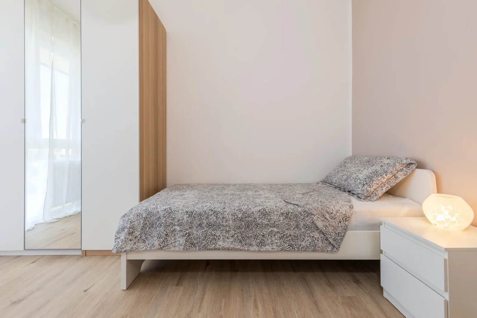 Quarto de estudante económico perto do campus em 
