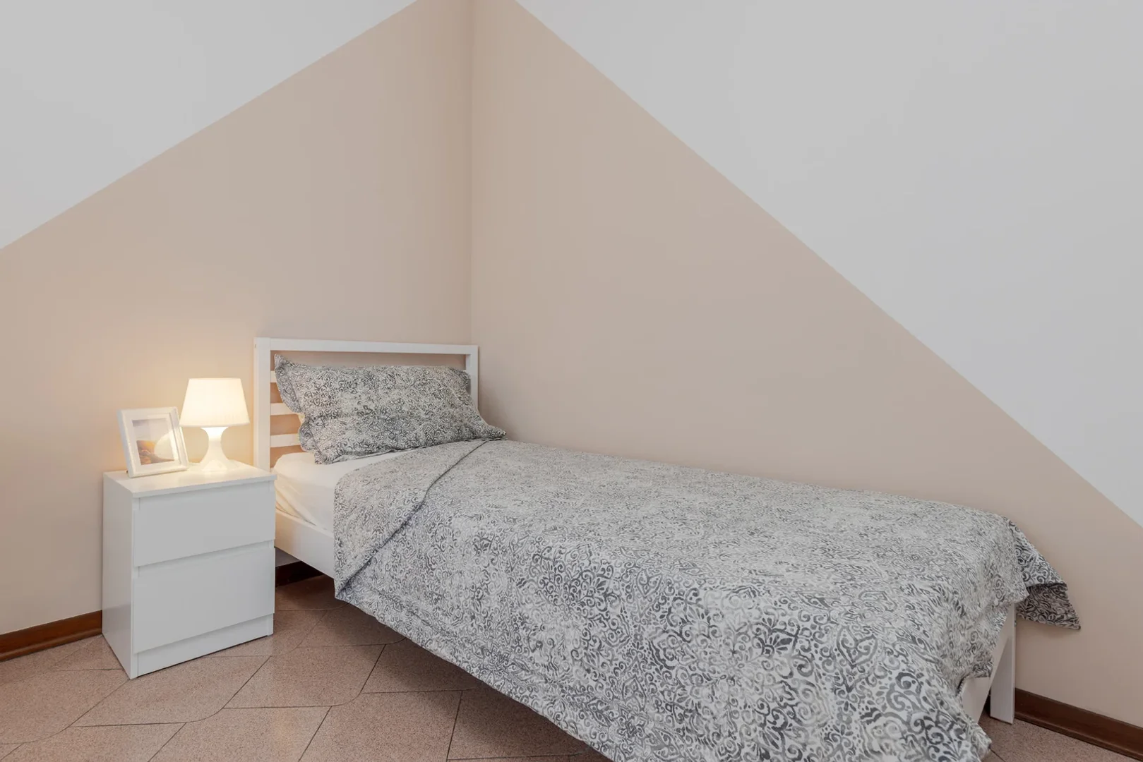 Helles und luftiges Studentenzimmer mit einfachem Zugang zur Universität in 