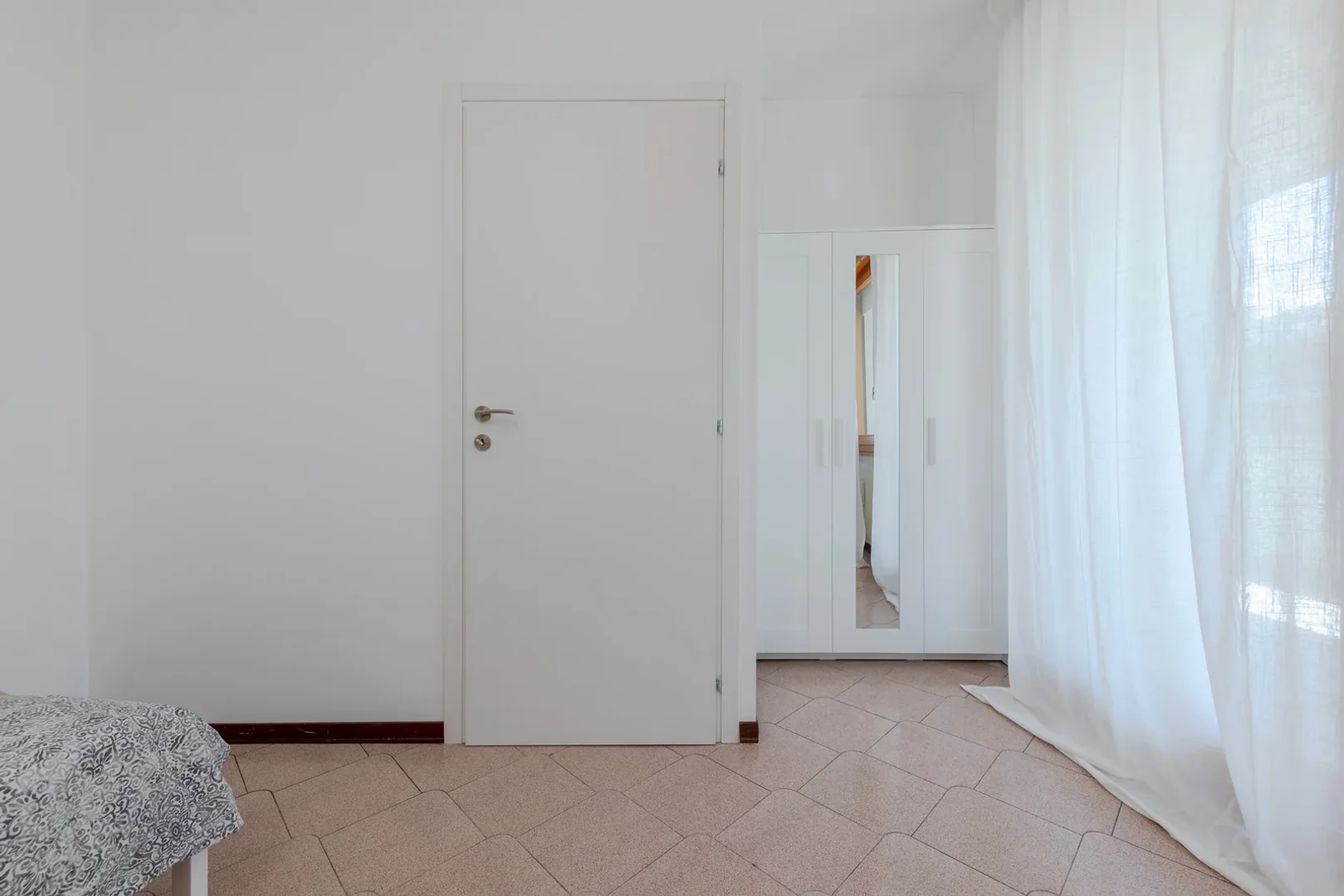 Helles und luftiges Studentenzimmer mit einfachem Zugang zur Universität in 