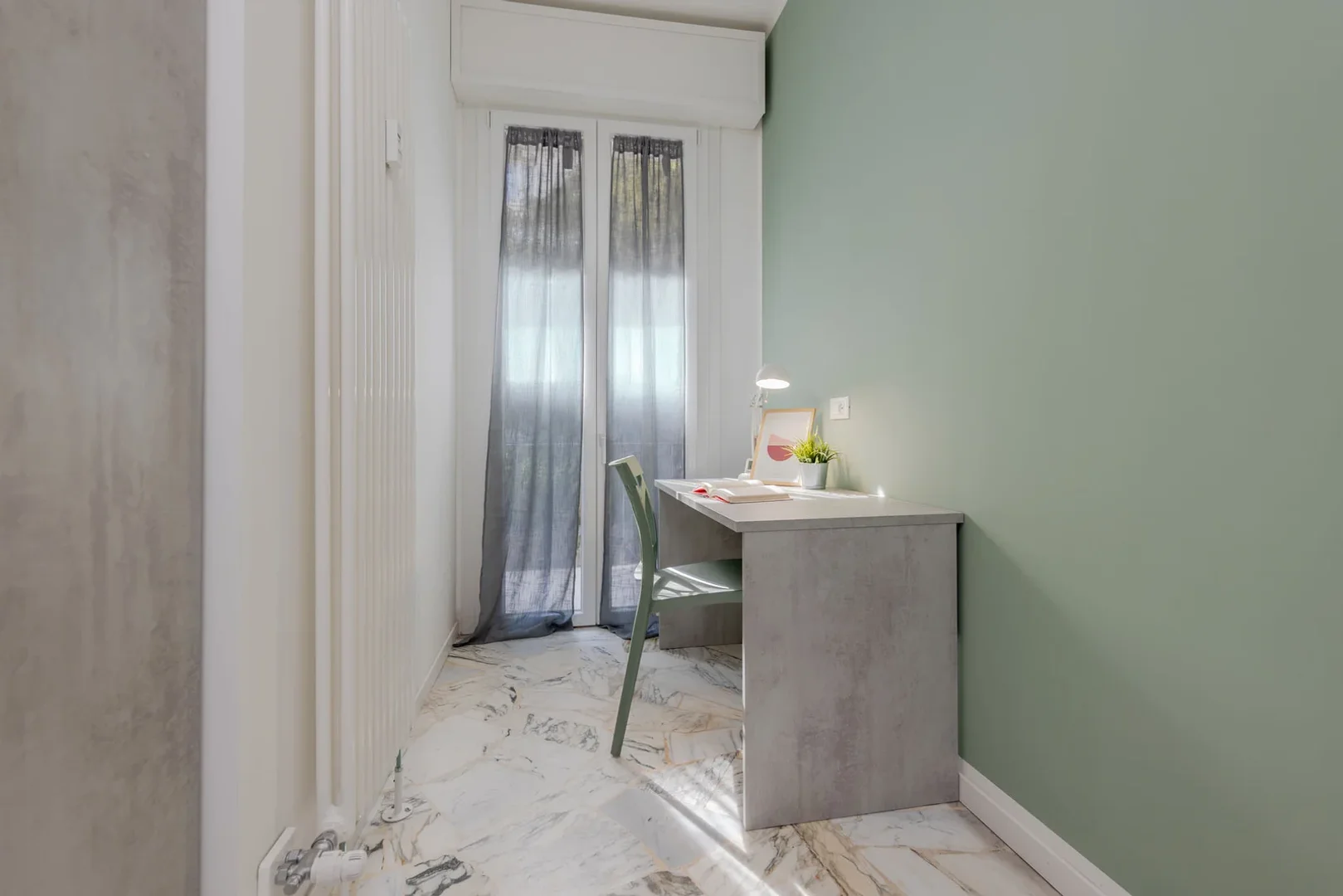 Cozy room for students available in 