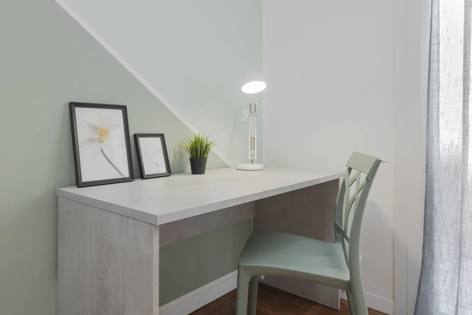Quarto para alugar em apartamento de estudantes em , totalmente mobilado