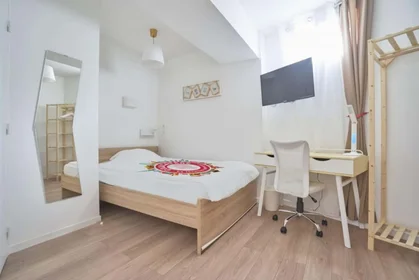 Private room at 59110 La Madeleine, France, image 1 of 23