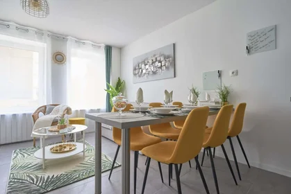 Private room at 59110 La Madeleine, France, image 13 of 23