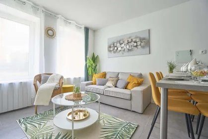Private room at 59110 La Madeleine, France, image 14 of 23