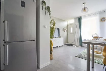 Private room at 59110 La Madeleine, France, image 20 of 23