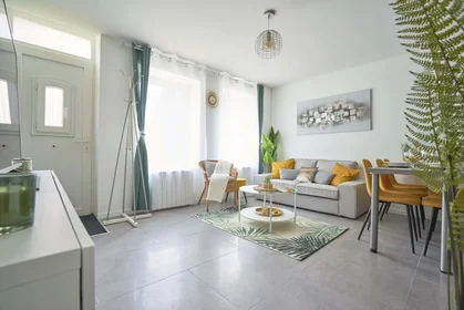 Private room at 59110 La Madeleine, France, image 10 of 23