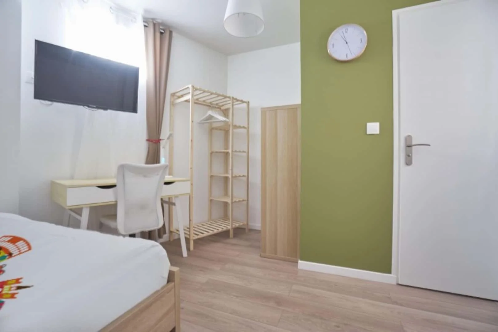 Economical student room with convenient location in