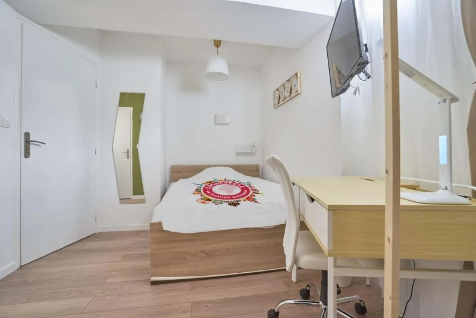 Cozy room for students available in