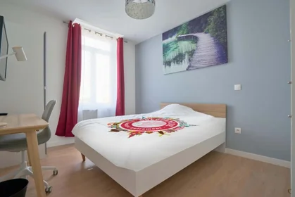 Private room at 148 Rue Flament Reboux, 59130 Lambersart, France, image 1 of 27