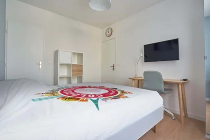 Private room at 148 Rue Flament Reboux, 59130 Lambersart, France, image 3 of 27