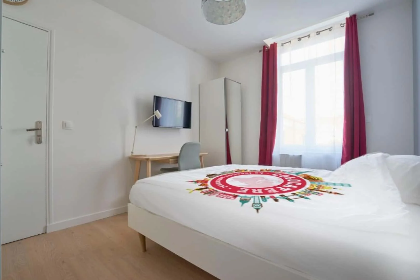 Habitación estudiantil económica con ubicación conveniente en 