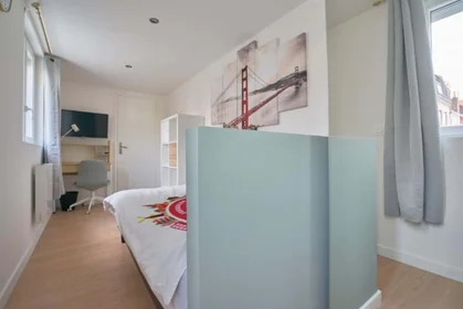 Private room at 148 Rue Flament Reboux, 59130 Lambersart, France, image 2 of 25