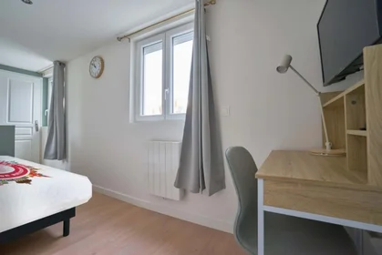 Private room at 148 Rue Flament Reboux, 59130 Lambersart, France, image 4 of 25