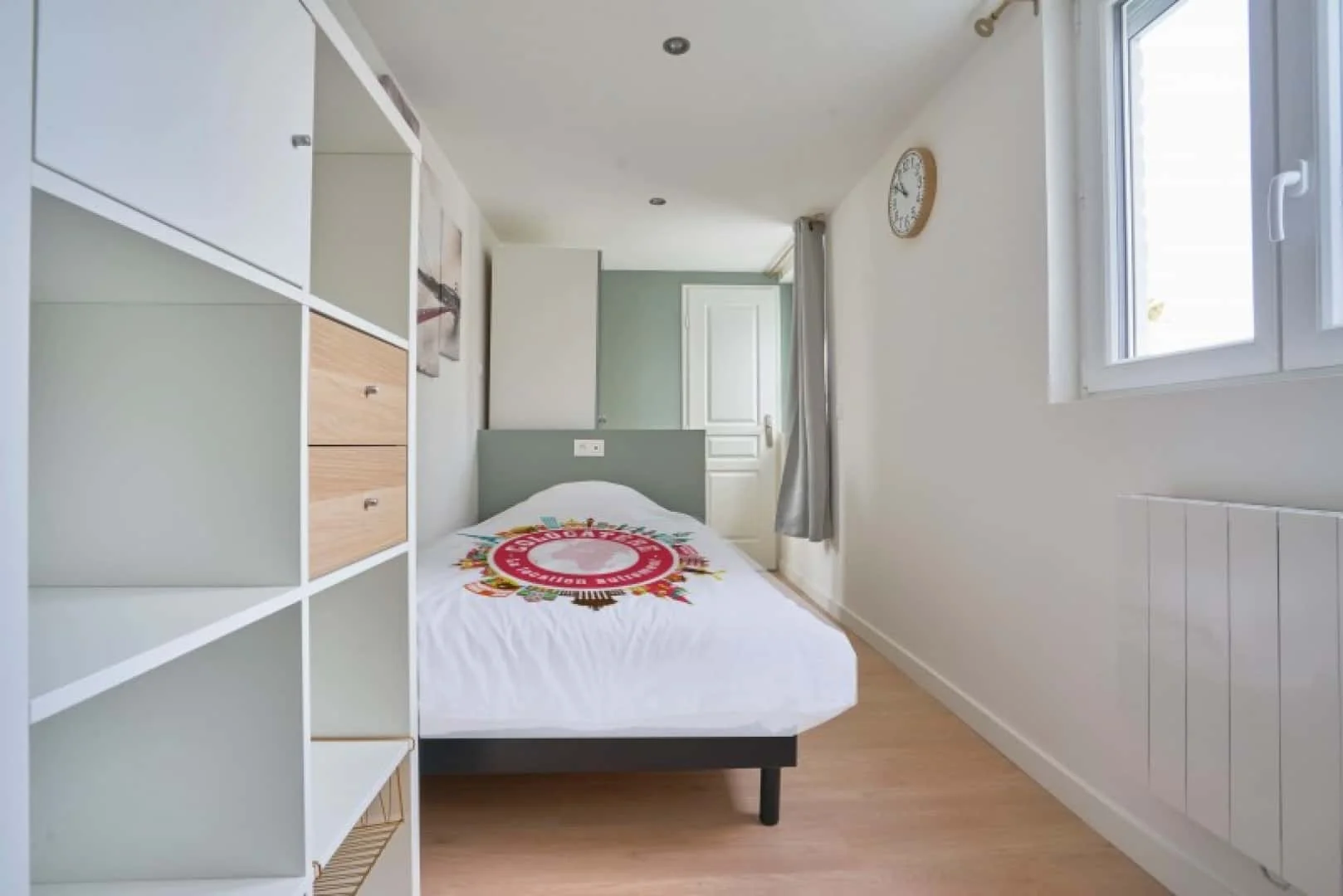 Room for rent in student apartment in , fully furnished