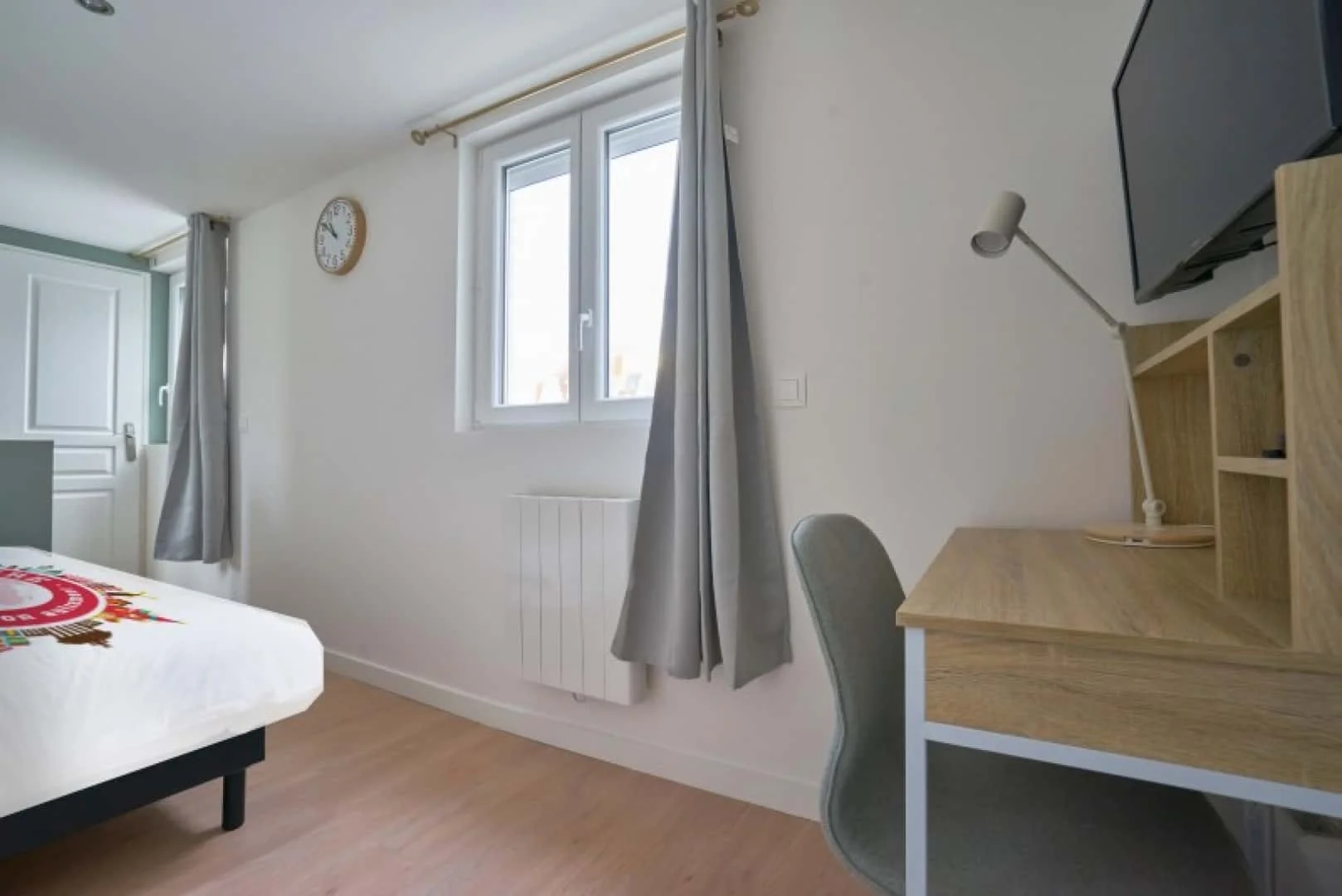 Student-friendly room in  with modern amenities