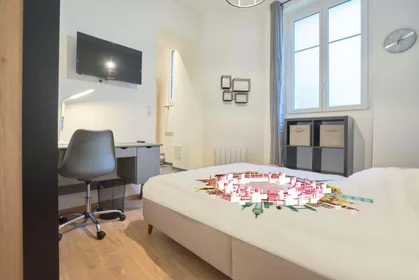 Quarto privado em 8 Pl. Godinot, 51100 Reims, France, imagem 1 de 10