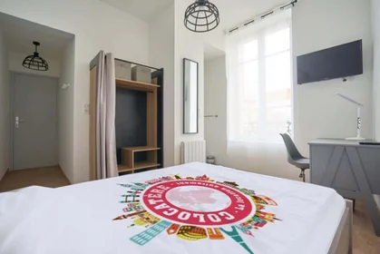 Chambre privée à 8 Pl. Godinot, 51100 Reims, France, image 1 de 5