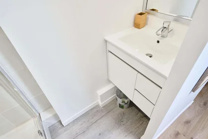 Habitación privada en 2 Rue du Faubourg des Trois - Maisons, 54000 Nancy, France, imagen 4 de 20