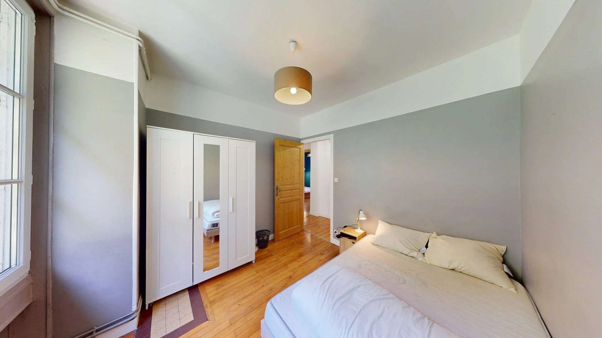 Bright and airy student room with easy university access in 