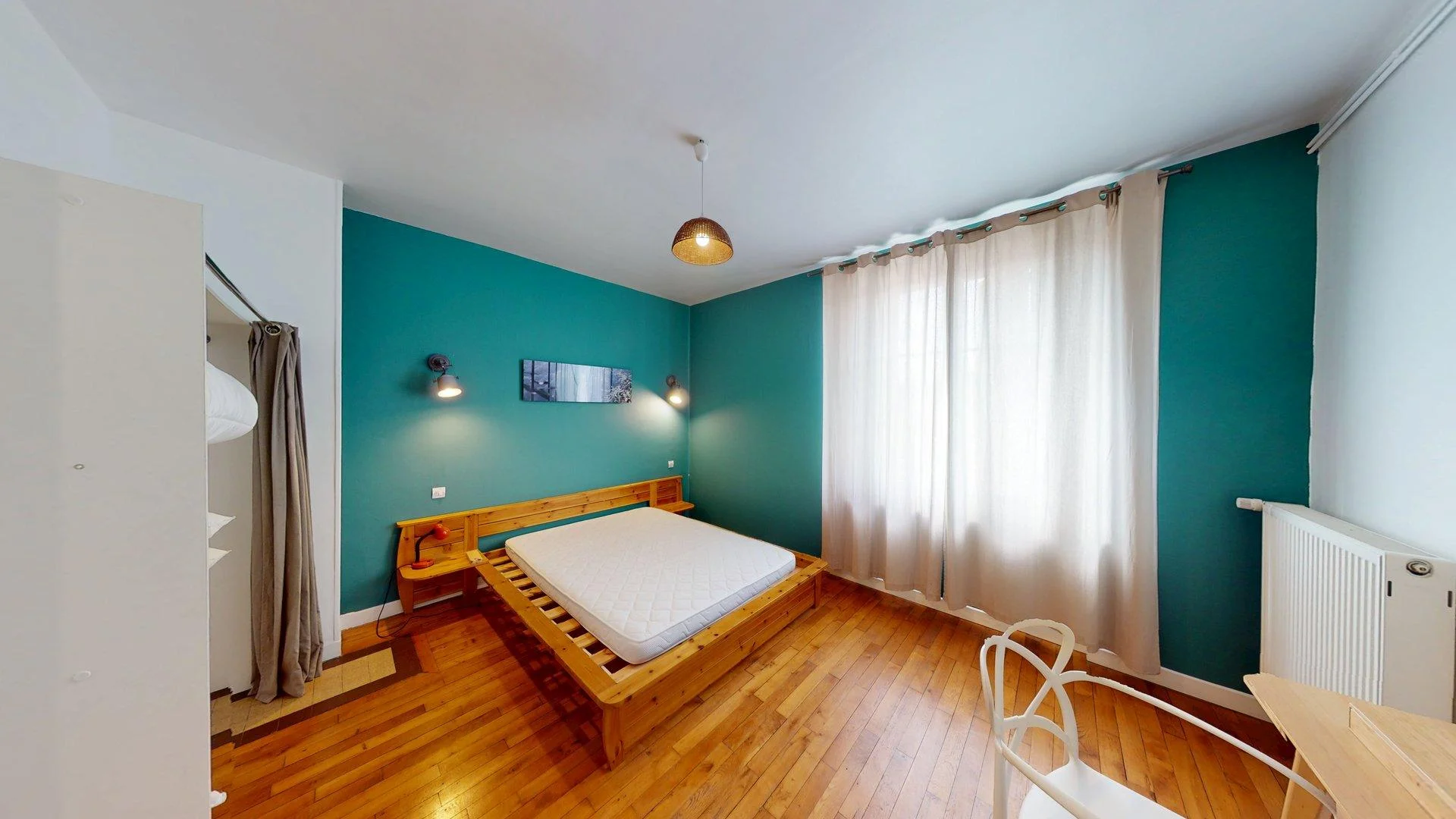 Budget-friendly student room close to campus in 