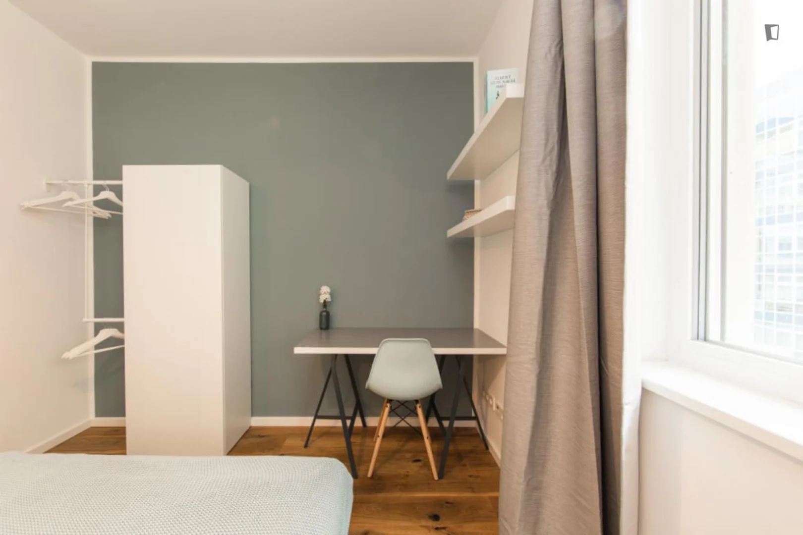Funktionelles Studentenzimmer perfekt zum Studieren in 