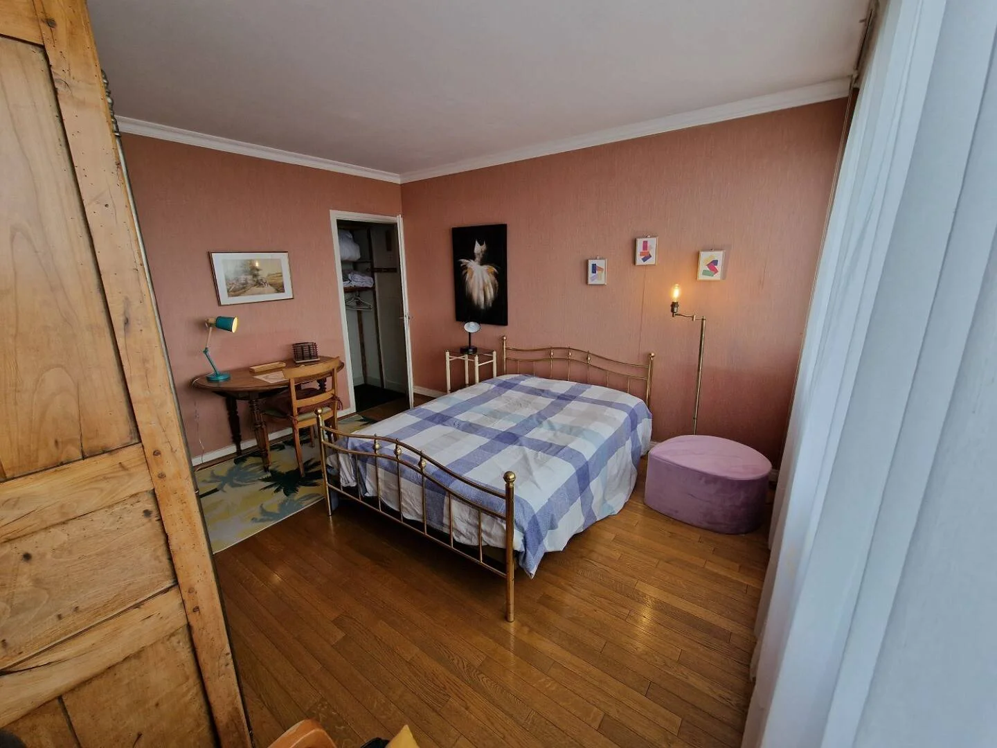 Chambre abordable pour les étudiants avec un bon éclairage dans 