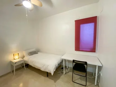 Habitación privada en Avenida de la Reina Mercedes, Sector Sur, imagen 1 de 10