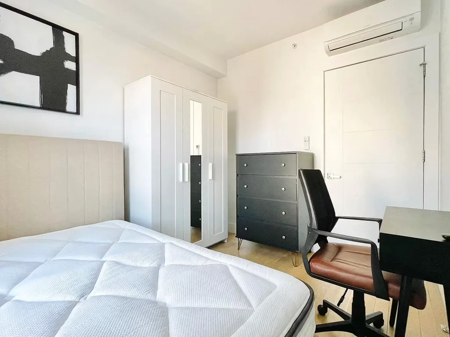 Cozy room for students available in