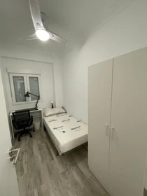 Bright private room in Valencia