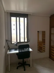 Stanza condivisa con scrivania a Castellón De La Plana