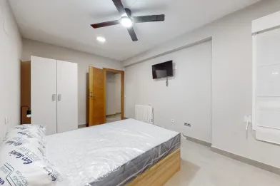 Chambre privée à Carrer d'Enmig, 23, 12001 Castelló de la Plana, Castelló, Spain, image 1 de 12