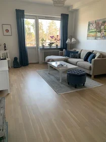 Logement entier à Guldsmedsvägen 5, image 1 de 4