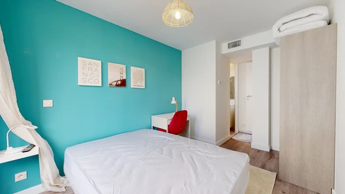 Habitación privada en 752 Avenue de Professeur Louis Ravas, imagen 21 de 28