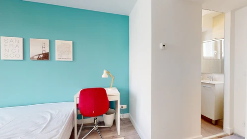 Habitación privada en 752 Avenue de Professeur Louis Ravas, imagen 22 de 28
