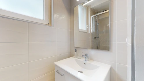 Habitación privada en 752 Avenue de Professeur Louis Ravas, imagen 23 de 28
