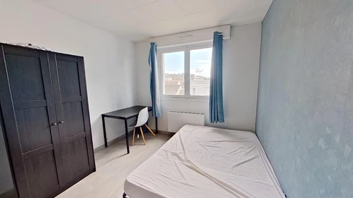 Quarto para alugar com cama de casal em Le-havre