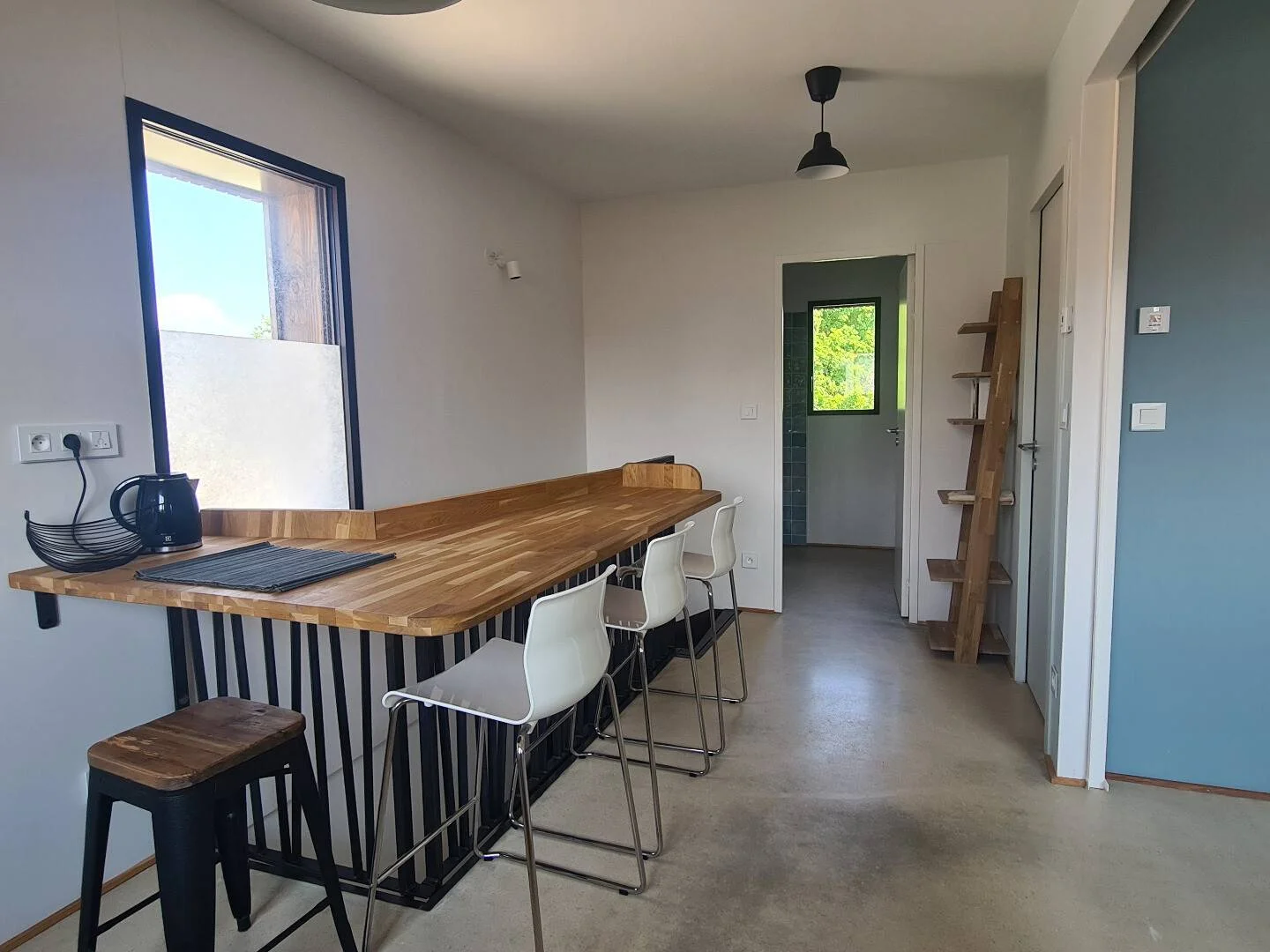 Chambre conviviale pour les étudiants dans  avec des équipements modernes