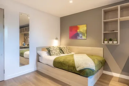 Quarto privado em Willowbank Road, imagem 14 de 40