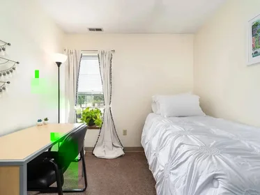 Chambre privée à East State Street, image 1 de 10