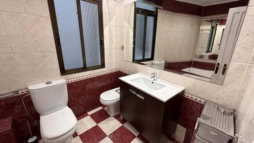 Private room at Kalea Manuel Allende, 2, 48010 Bilbo, Bizkaia, Spain, image 12 of 18