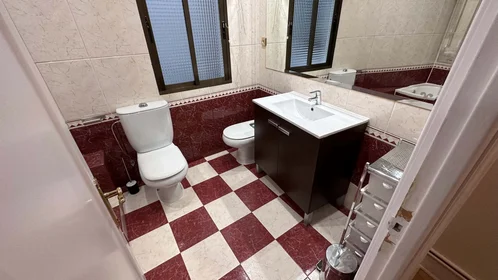 Private room at Kalea Manuel Allende, 2, 48010 Bilbo, Bizkaia, Spain, image 17 of 18