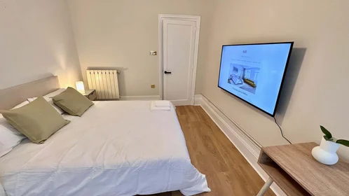 Private room at Kalea Manuel Allende, 2, 48010 Bilbo, Bizkaia, Spain, image 5 of 18