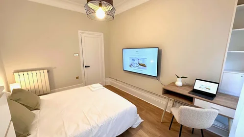 Private room at Kalea Manuel Allende, 2, 48010 Bilbo, Bizkaia, Spain, image 6 of 18