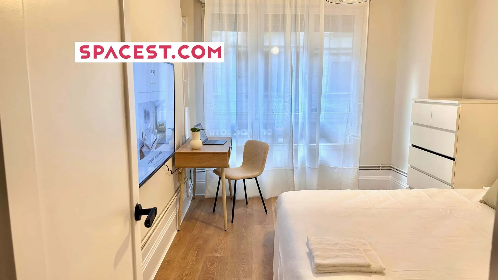 Room for rent in student apartment in , fully furnished