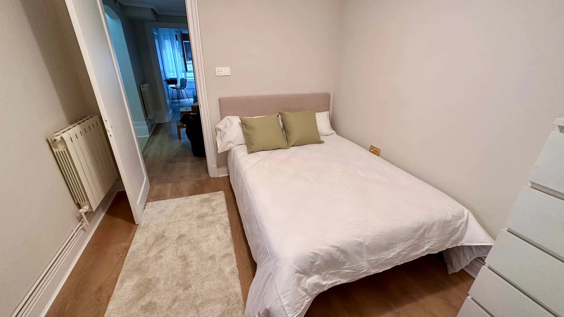 Comfortable and spacious student room in 
