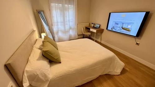 Private room at Kalea Manuel Allende, 2, 48010 Bilbo, Bizkaia, Spain, image 2 of 17