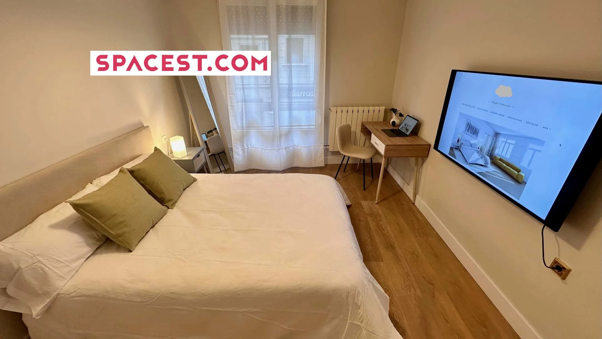 Room for rent in student apartment in , fully furnished