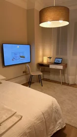 Private room at Kalea Manuel Allende, 2, 48010 Bilbo, Bizkaia, Spain, image 3 of 20
