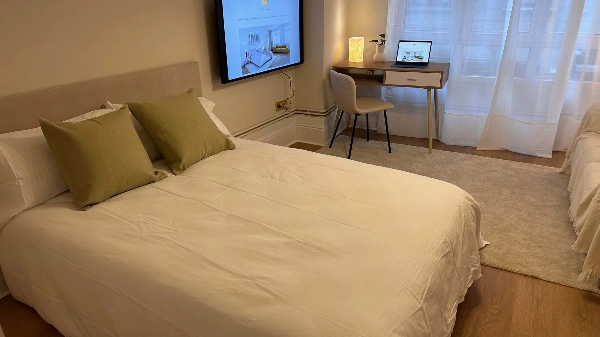 Cozy room for students available in 