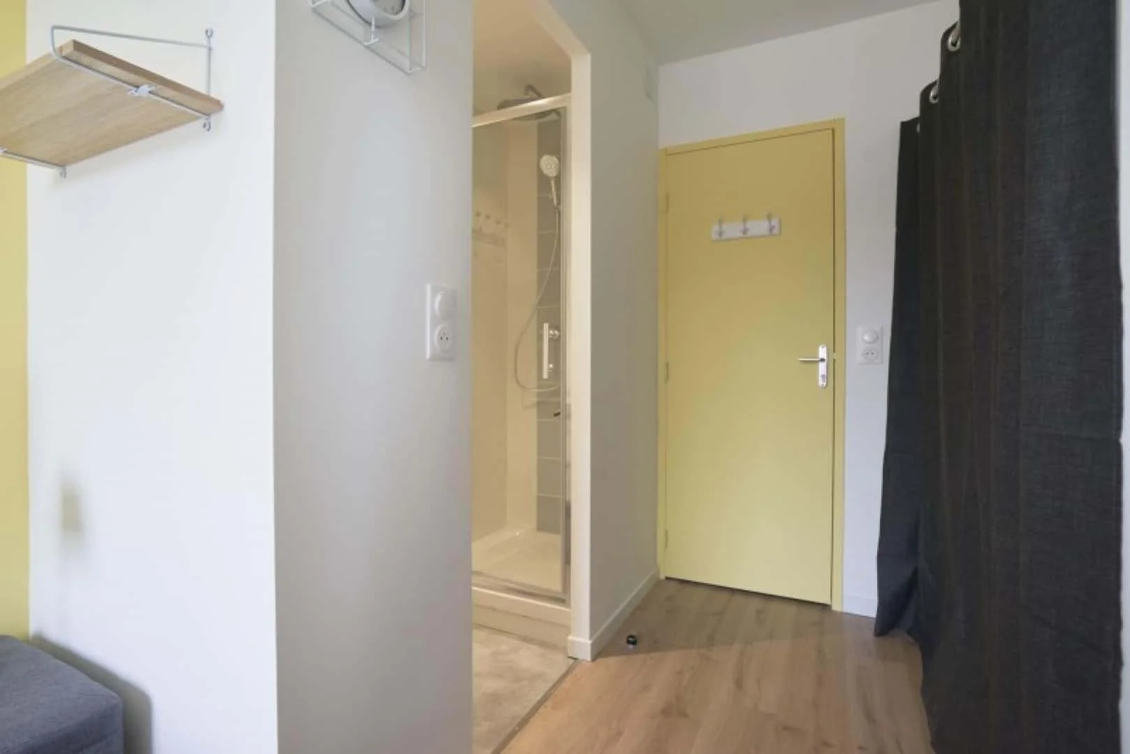 Habitación acogedora para estudiantes disponible en